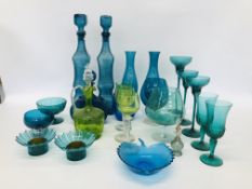 COLLECTION OF QUALITY COLOURED GLASS WARES TO INCLUDE VINTAGE GREEN GLASS DECANTER & STOPPER,