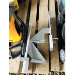 PAIR OF HEAVY DUTY GALVANISED LINTOL PROPS