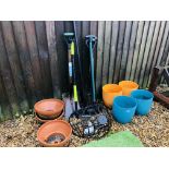 TWO PAIRS OF GLAZED GARDEN PLANTERS, THREE TERRACOTTA PLANTERS, TWO METAL BASKETS, SPADE, FORK,