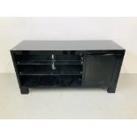 A CASABELLA DESIGNER HIGH GLOSS BLACK FINISH SINGLE DOOR LOW UNIT WITH SHELF SECTION - 52 INCH LONG,