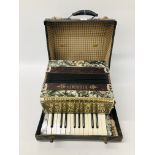 VINTAGE "VISSIMIO" ACCORDIAN IN ORIGINAL CASE