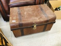 VINTAGE METAL TRUNK