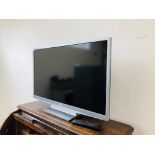 TOSHIBA 32 INCH FLAT SCREEN TV & REMOTE - MODEL 32 R L 858 + 3 TIER CLEAR GLASS TV STAND - SOLD AS