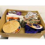 BOX OF KNITTING ACCESSORIES TO INCLUDE WOOL,