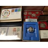 UNITED NATIONS 1975 PEACE MEDAL, MEDALLIC FIRST DAY COVERS, BAHAMAS 1974 PROOF SET,