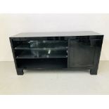 A CASABELLA DESIGNER HIGH GLOSS BLACK FINISH SINGLE DOOR LOW UNIT WITH SHELF SECTION - 52 INCH LONG,