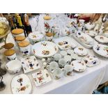 LARGE QUANTITY OF EVESHAM ROYAL WORCESTER TABLEWARE (APPROX 67 PIECES)