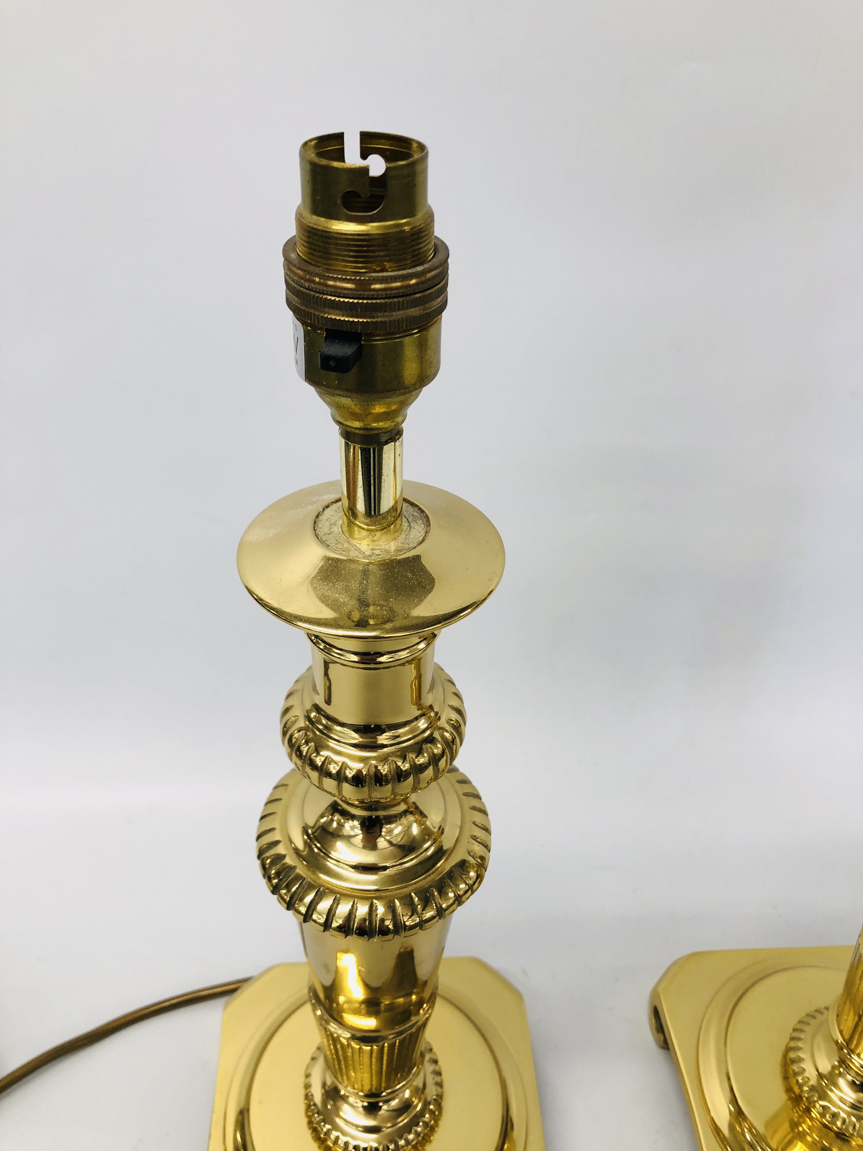 PAIR OF QUALITY HEAVY GILT FINISH TABLE LAMPS, AN ONYX CHESS BOARD AND PIECES, HARDWOOD DOMINOES, - Image 6 of 6