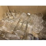 A COLLECTION OF GOOD QUALITY GLASSWARE TO INCLUDE SPIRITS, FLUTES, HIGH BALLS ETC.