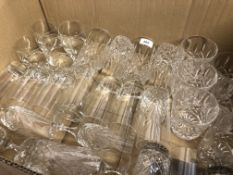 A COLLECTION OF GOOD QUALITY GLASSWARE TO INCLUDE SPIRITS, FLUTES, HIGH BALLS ETC.