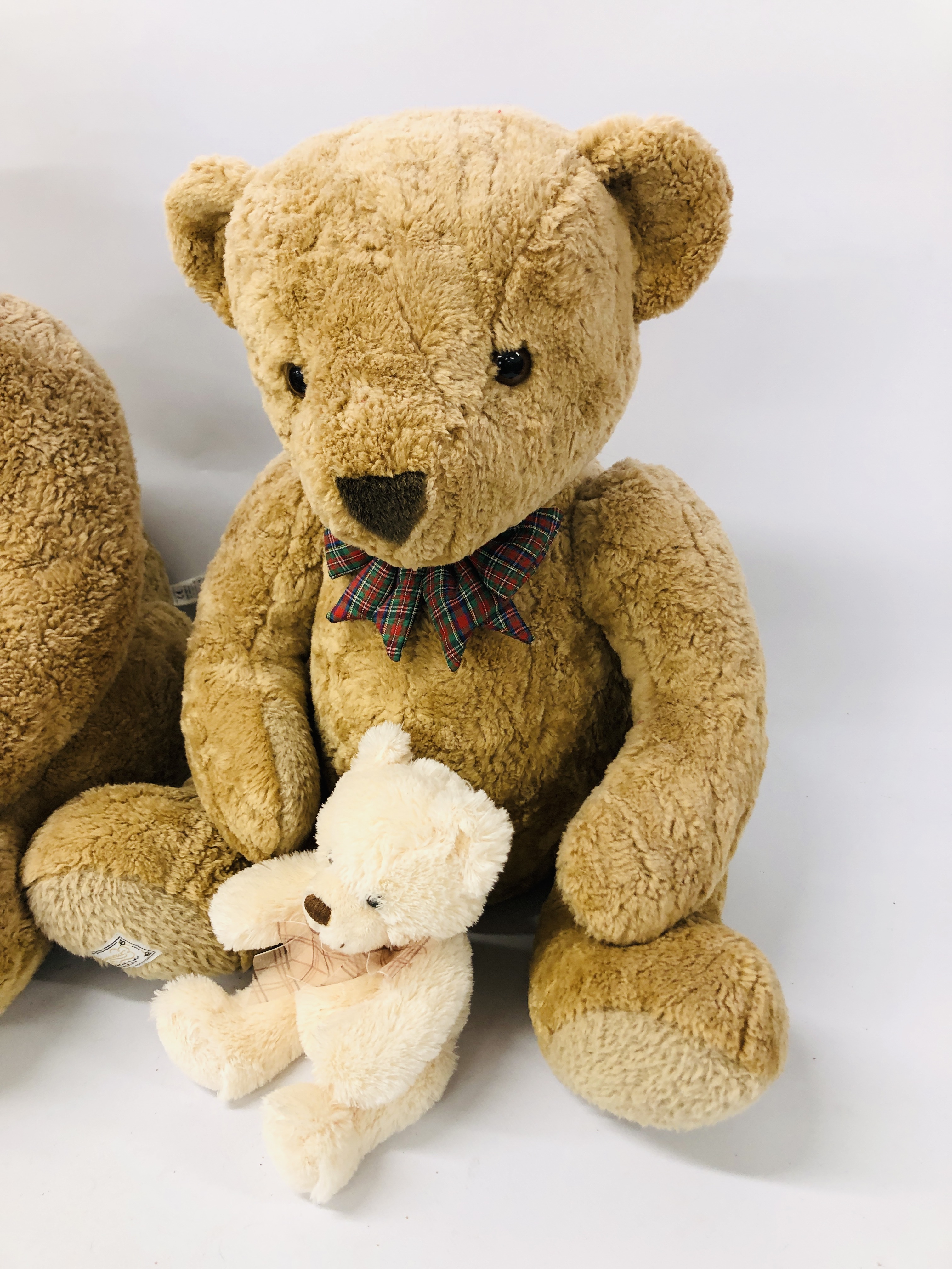 2 X MARKS & SPENCER "CONNOISSEUR" TEDDY BEARS BECKETT BEAR & A KEEL TOYS TEDDY BEAR - Image 3 of 3