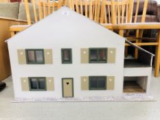 2 STOREY DOLLS HOUSE