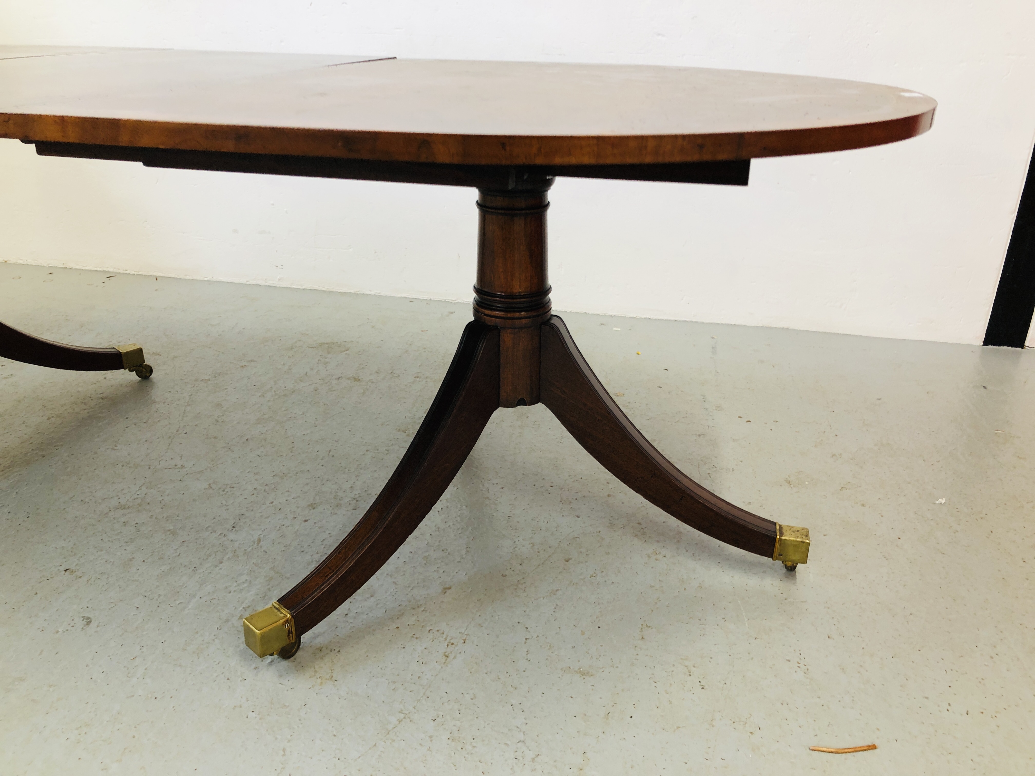 QUALITY REPRODUCTION MAHOGANY TWIN PEDESTAL EXTENDING DINING TABLE, WIDTH 42 INCH, - Image 3 of 8