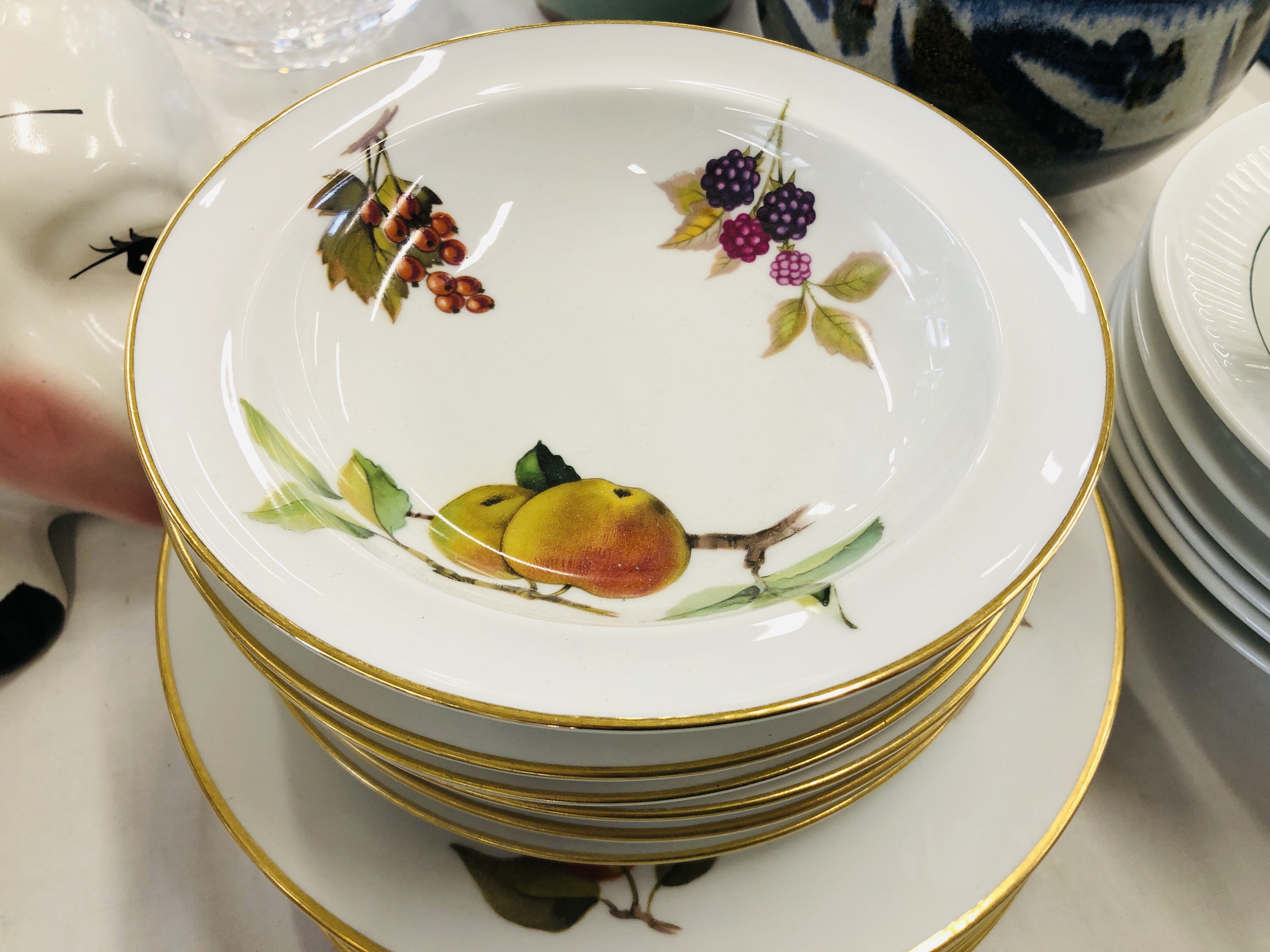 24 PIECES OF ROYAL WORCESTER "EVESHAM" DINNER WARE AND ROYAL WORCESTER THREE PIECE GOLD FINISH SALT, - Image 2 of 4