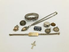 A SILVER WATCH CHAIN WITH SILVER FOB, A SILVER SOVEREIGN CASE, A SILVER I.