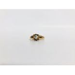 AN 18CT GOLD DIAMOND SOLITAIRE RING APPROX 0.