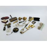 BOX OF MIXED COLLECTIBLES TO INCLUDE CLAY PIPES, MILITARY BUTTONS, BRASS KNOCKERS, COMPACT, ETC.