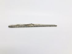 AN 18CT WHITE GOLD DIAMOND SET TENNIS BRACELET