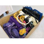 A BOX CONTAINING TEN VARIOUS LADIES FASHION HANDBAGS TO INCLUDE, MAKOWSKY, KATHY, CHARLIE LAPSON,