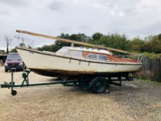 20FT SILHOUETTE SAILING YACHT ON ROAD TRAILER WITH SAILS FOR RESTORATION