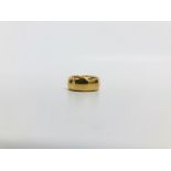 A HEAVY 18CT GOLD BAND RING