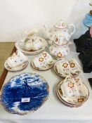 APPROX 28 PIECES OF LUSTRE A/F TOGETHER WITH A PAIR OF VINTAGE BLUE & WHITE WINDMILL PLATES,