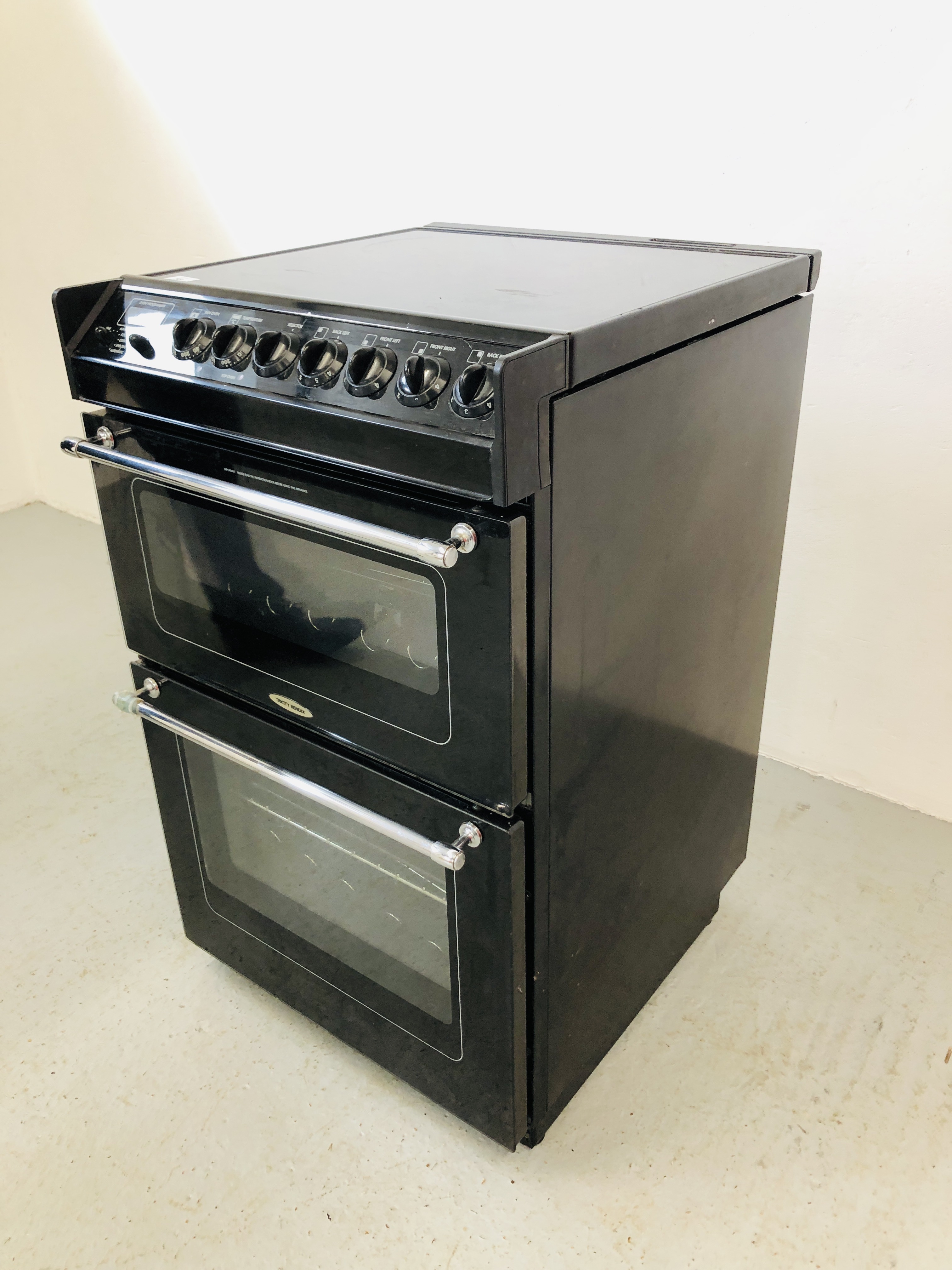 A TRICITY BENDIX ELECTRIC DOUBLE OVEN COOKER WITH CERAMIC HOB - SOLD AS SEEN - TRADE ONLY - Image 4 of 4