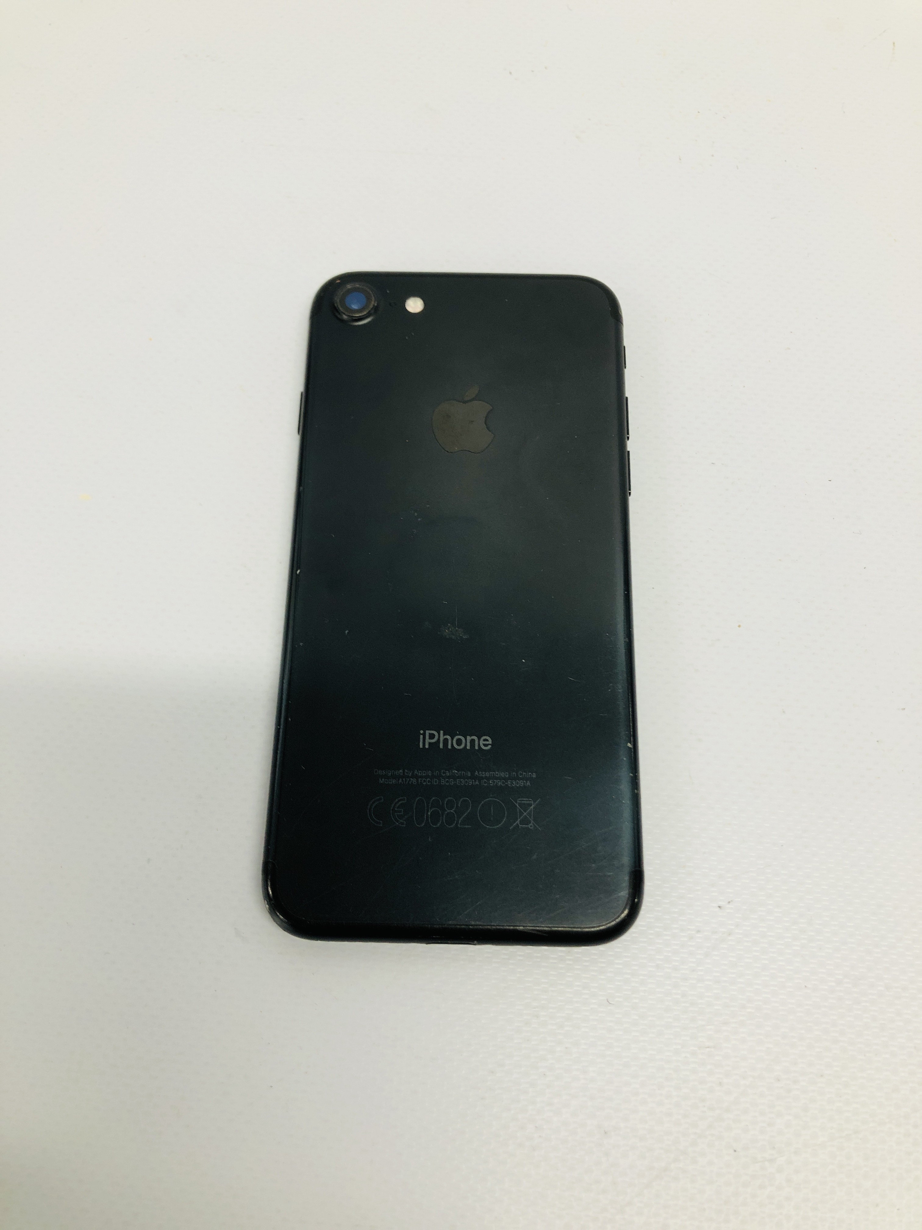 APPLE IPHONE 7 32GB - SOLD AS SEEN - Image 2 of 3