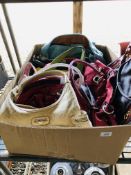 A BOX CONTAINING A COLLECTION OF THIRTEEN VARIOUS LADIES FASHION HANDBAGS TO INCL.