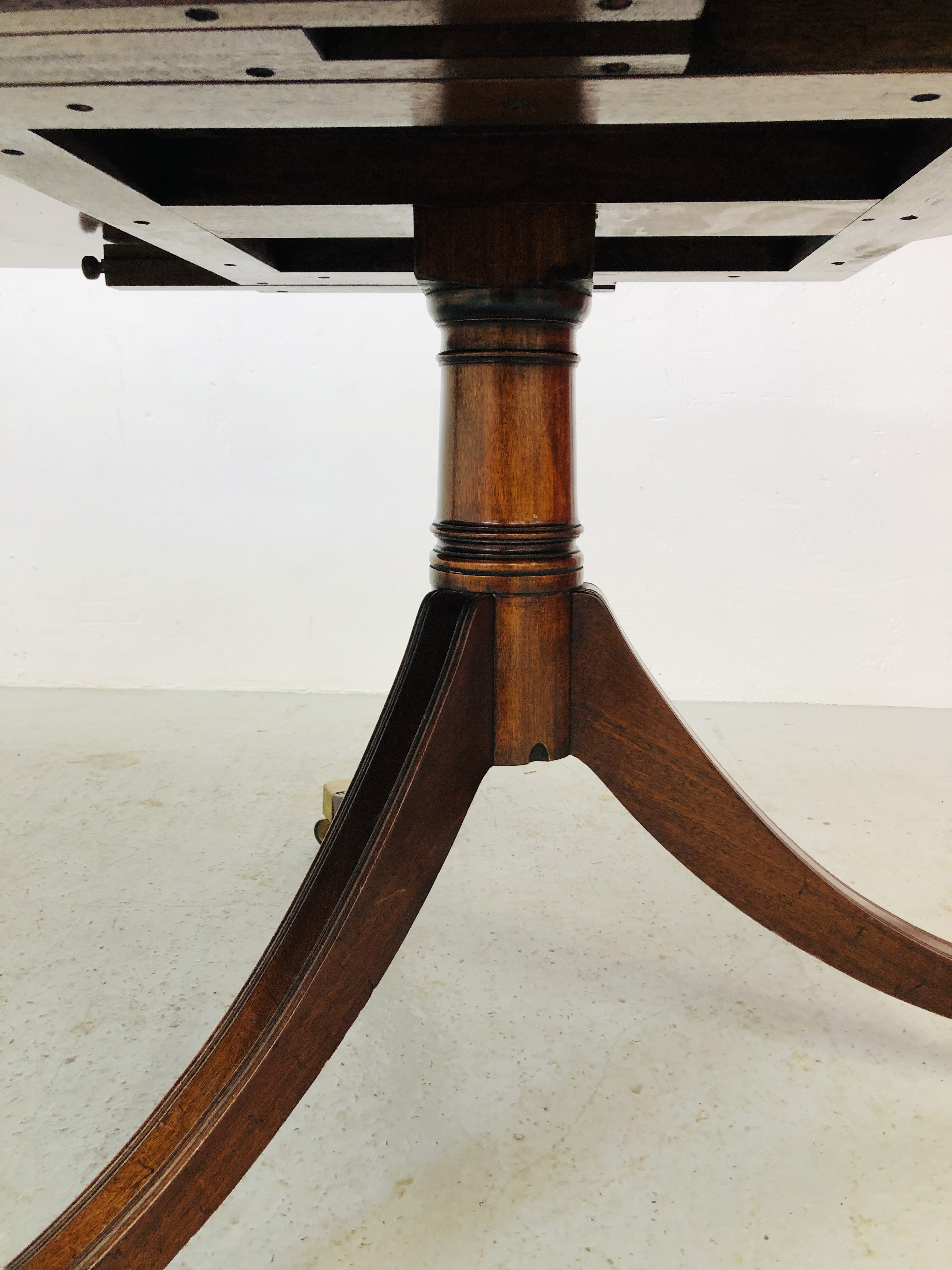 QUALITY REPRODUCTION MAHOGANY TWIN PEDESTAL EXTENDING DINING TABLE, WIDTH 42 INCH, - Image 8 of 8