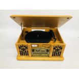 A REPRODUCTION RETRO STYLE CD RADIO,