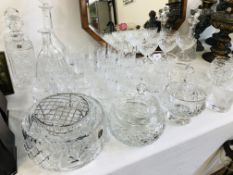 COLLECTION OF GOOD QUALITY GLASS WARE TO INCLUDE CUT GLASS FRUIT BOWLS & POSY'S,