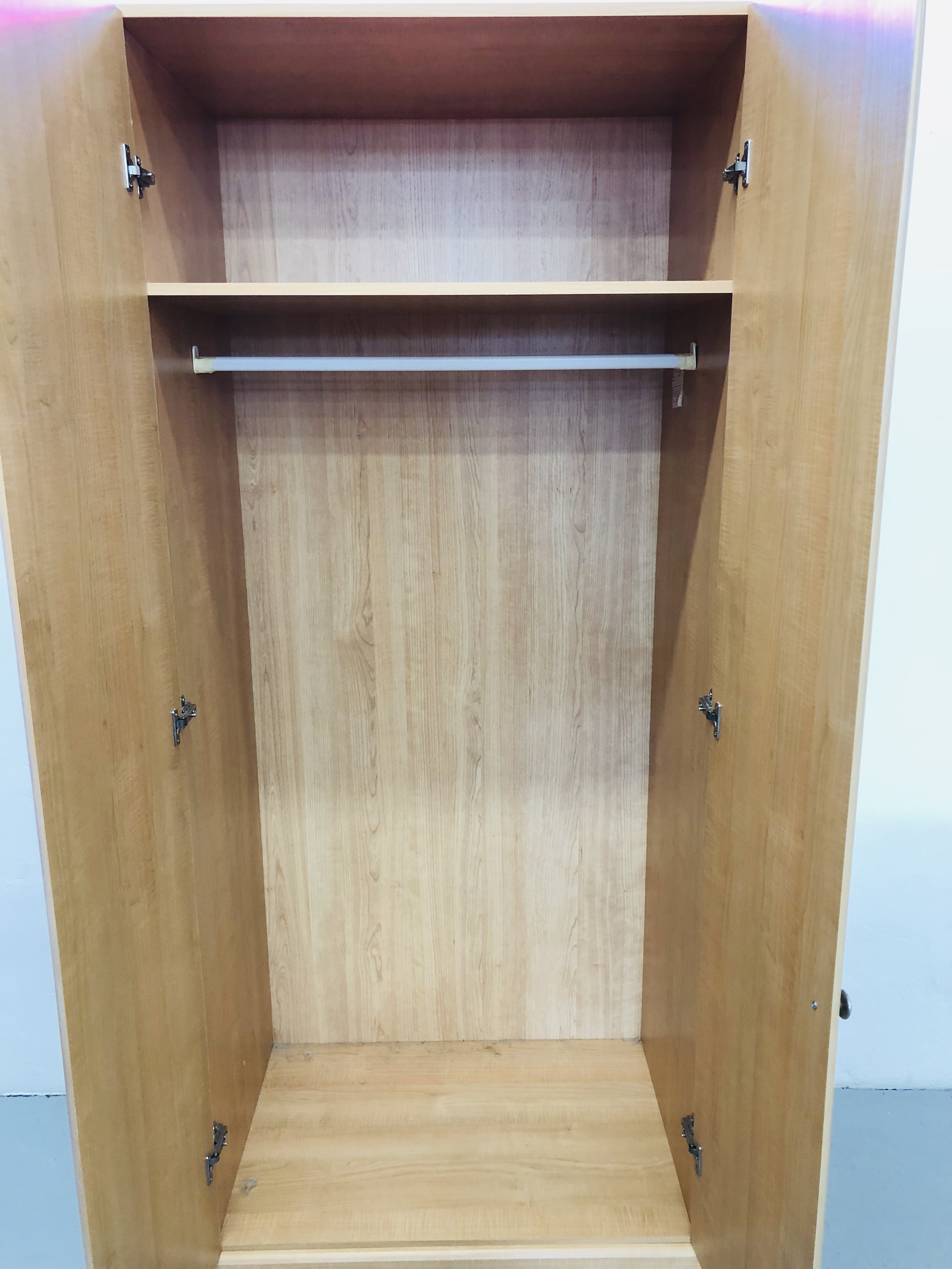 A MODERN TWO DOOR LIMED FINISH WARDROBE WITH MIRROR TO ONE DOOR WIDTH 80CM. HEIGHT 192CM. - Image 4 of 4