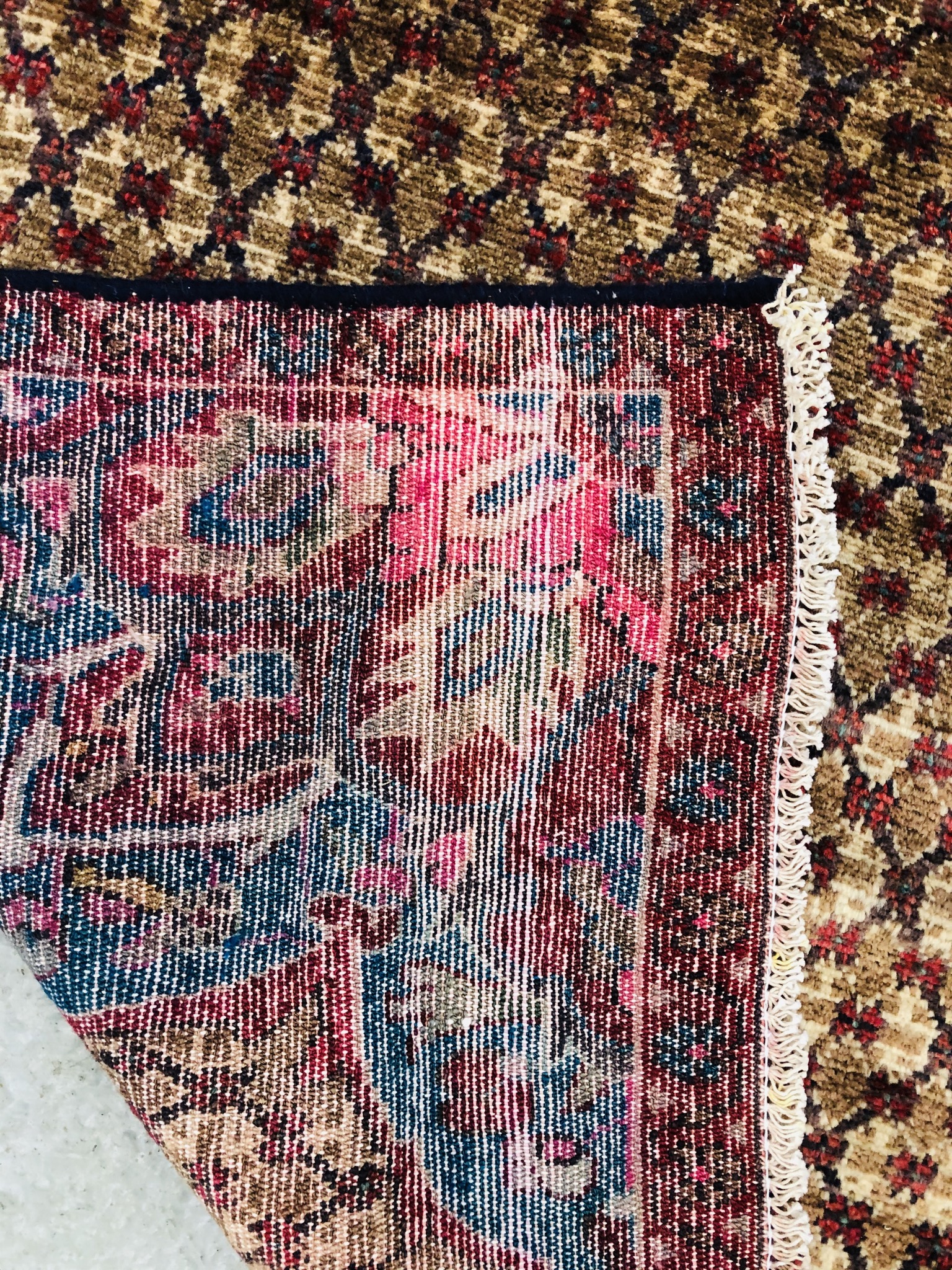 A HAMADAN FAWN / RED / BLUE PATTERNED RUG 2.62 X 1. - Image 3 of 4