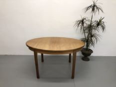 A RETRO TEAK EXTENDING DINING TABLE WITH