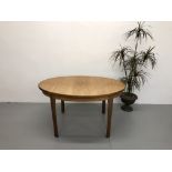 A RETRO TEAK EXTENDING DINING TABLE WITH