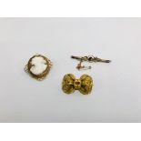 A YELLOW METAL FILIGREE BOW BROOCH SET W