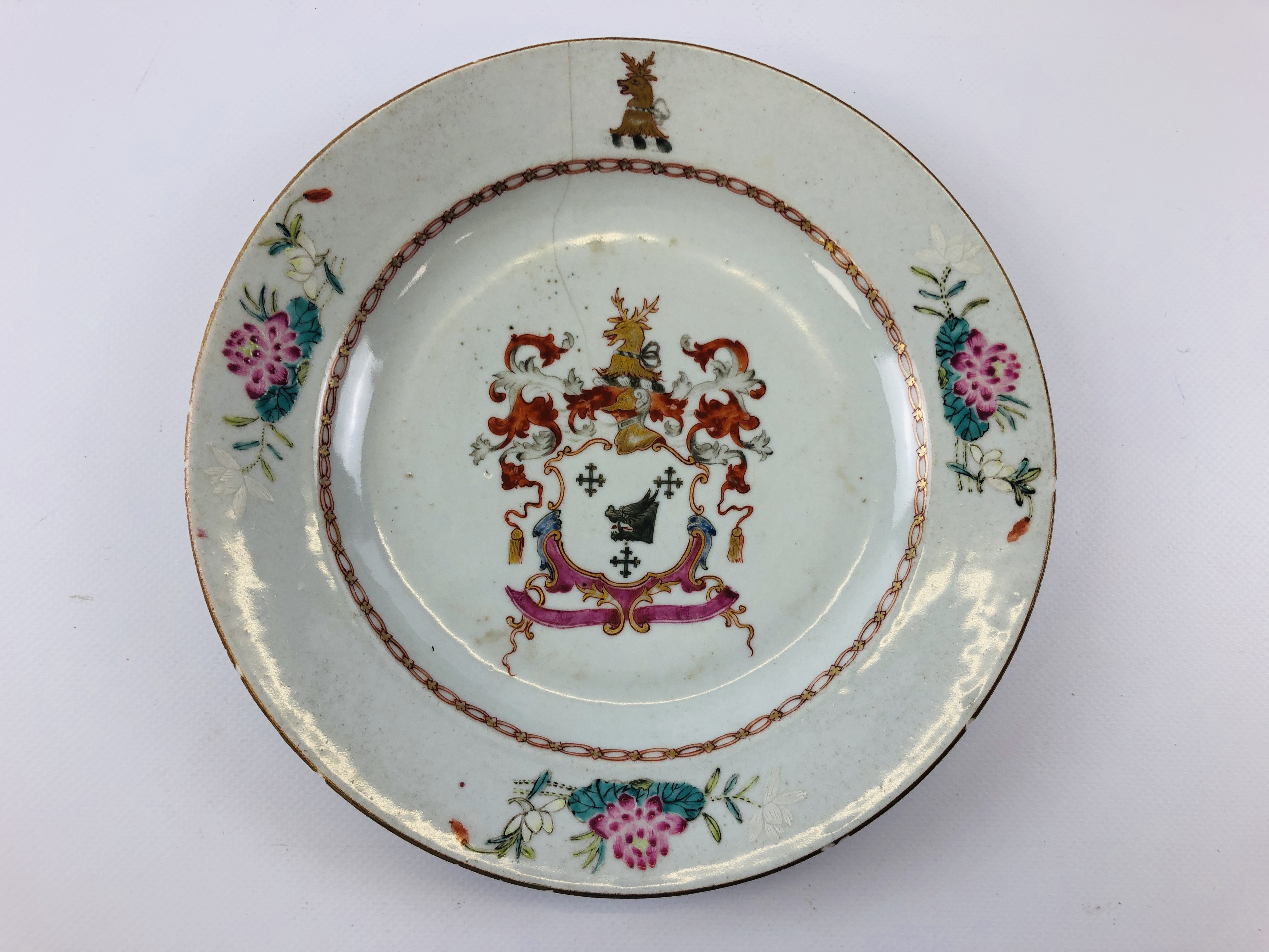 PAIR OF CHINESE ARMORIAL PLATES DECORATE - Image 6 of 9