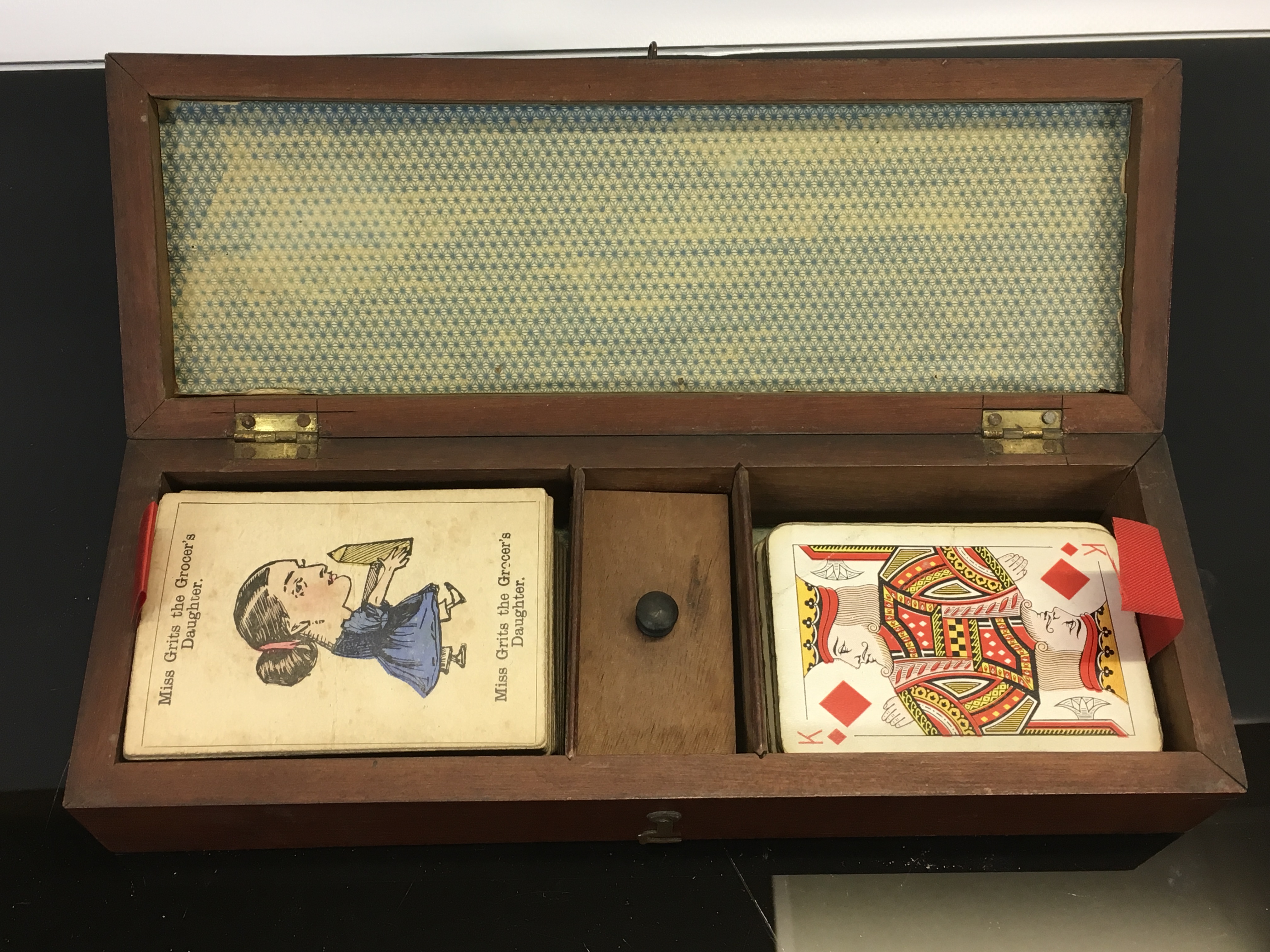 A VINTAGE WOODEN CRIBBAGE BOX ALONG WITH - Image 2 of 3