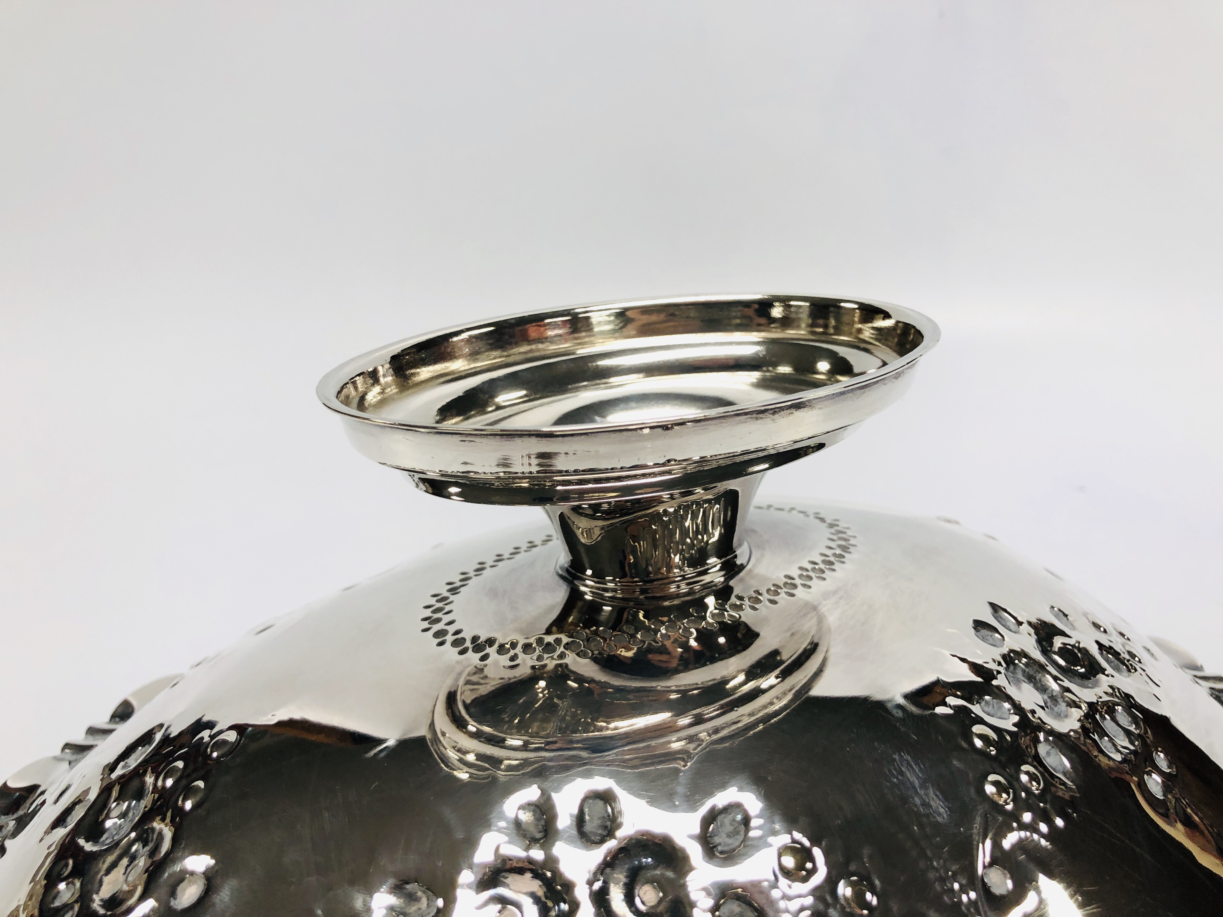 A CANADIAN SILVER SWING HANDLE BASKET CH - Image 9 of 9