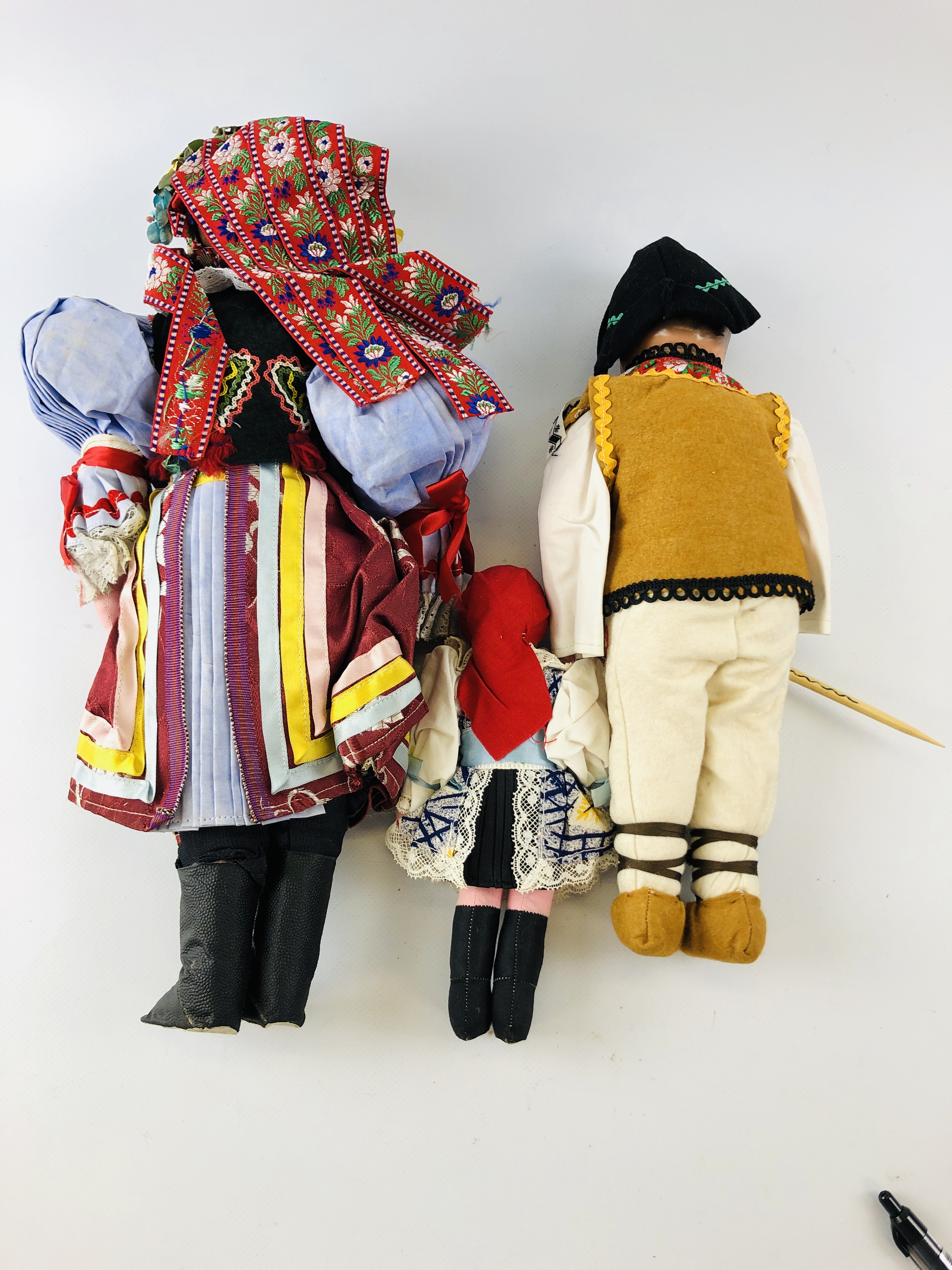 THREE SPANISH HANDMADE COMPOSITE DOLLS W - Bild 4 aus 5