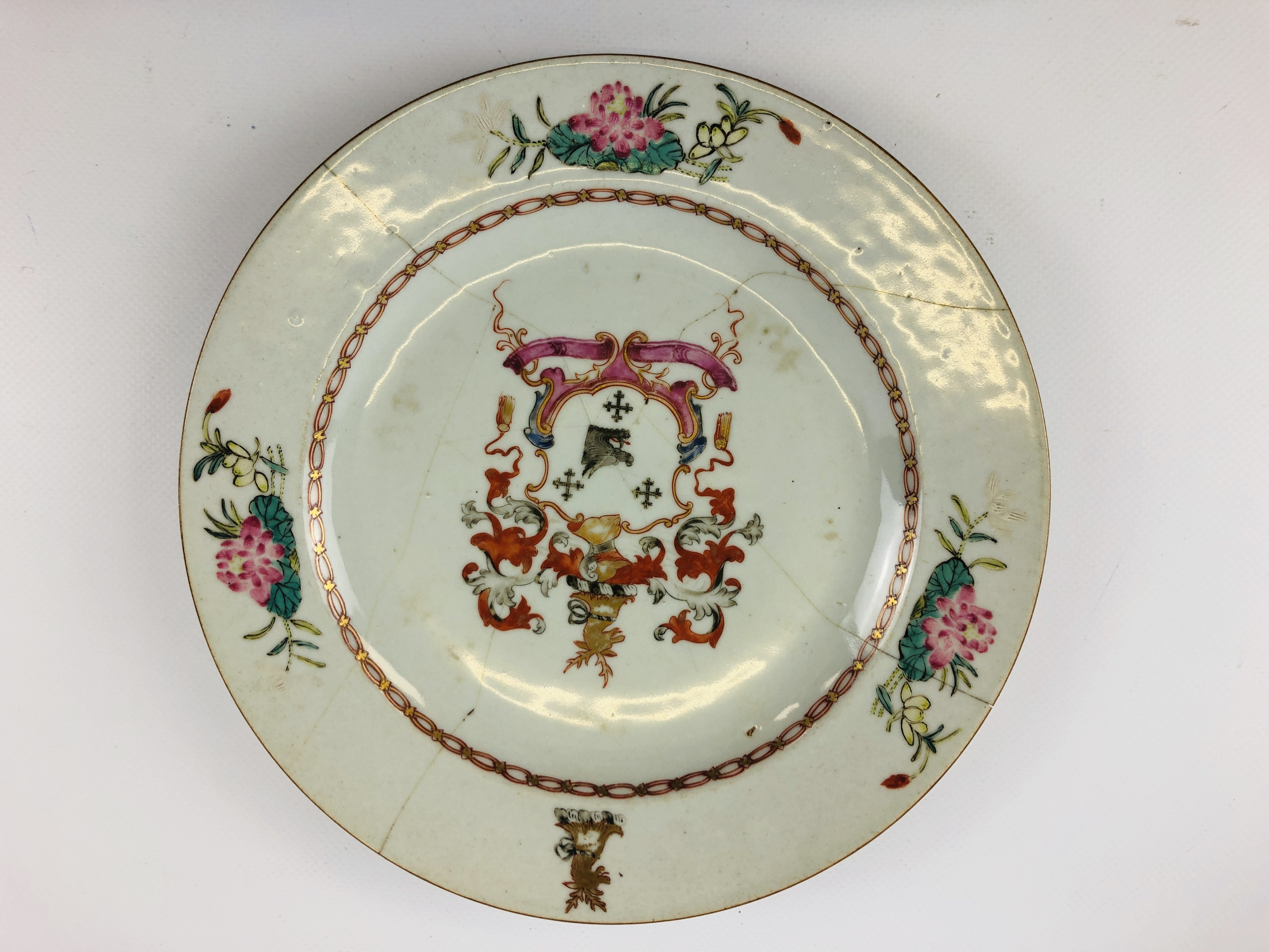 PAIR OF CHINESE ARMORIAL PLATES DECORATE - Image 9 of 9