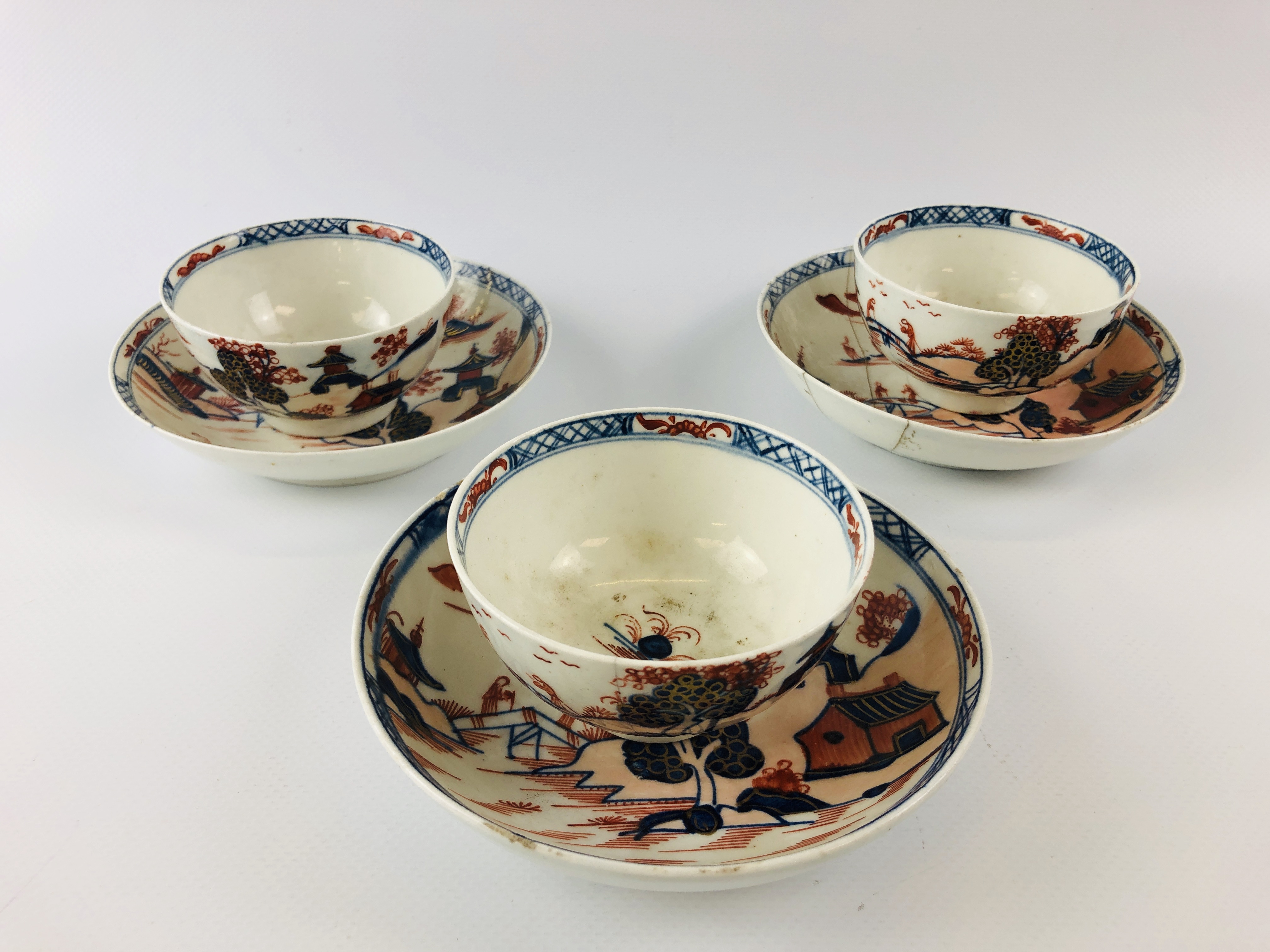 THREE LOWESTOFT C.1790 TEA BOWLS AND SAU - Image 2 of 7