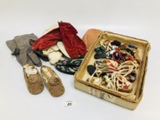 BOX OF VINTAGE FOOTWEAR TO TO INCLUDE O