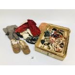 BOX OF VINTAGE FOOTWEAR TO TO INCLUDE O