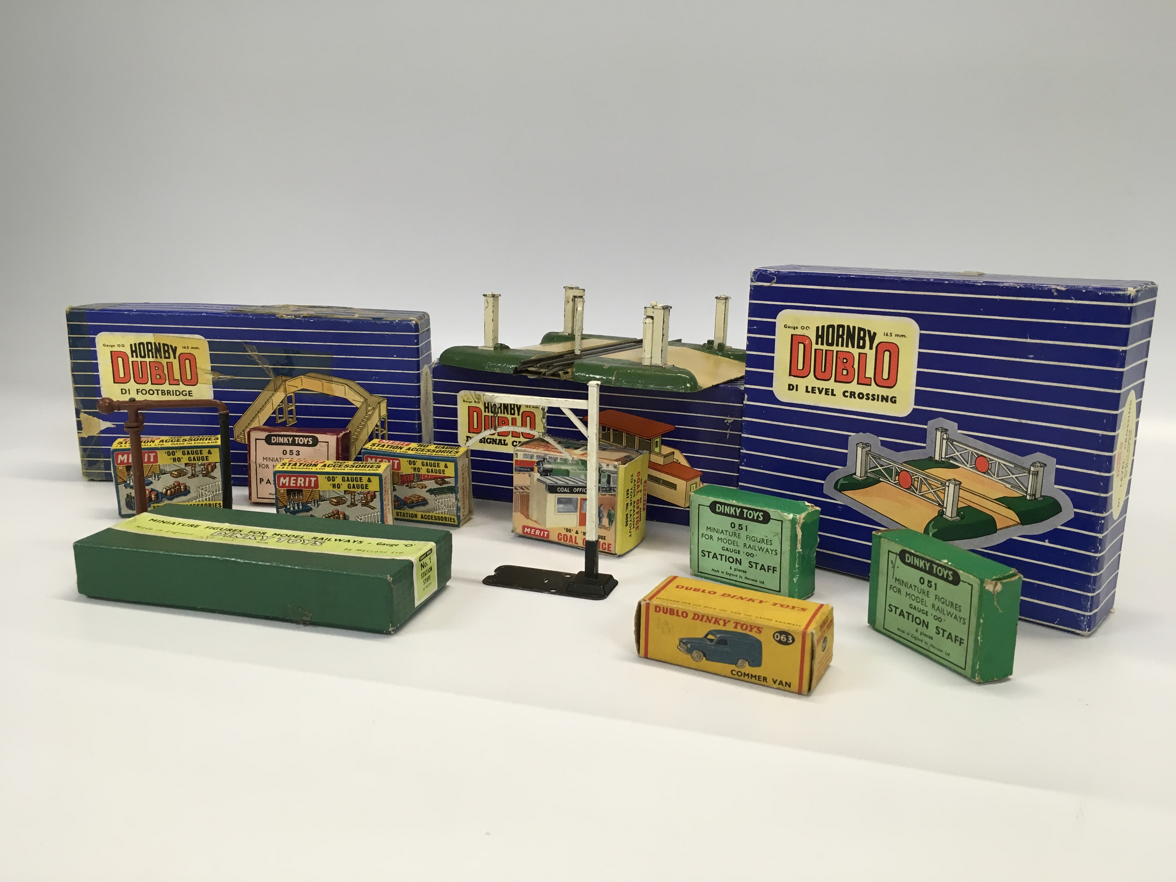 HORNBY DUBLO '00' GAUGE MODEL RAILWAY IT - Image 2 of 2