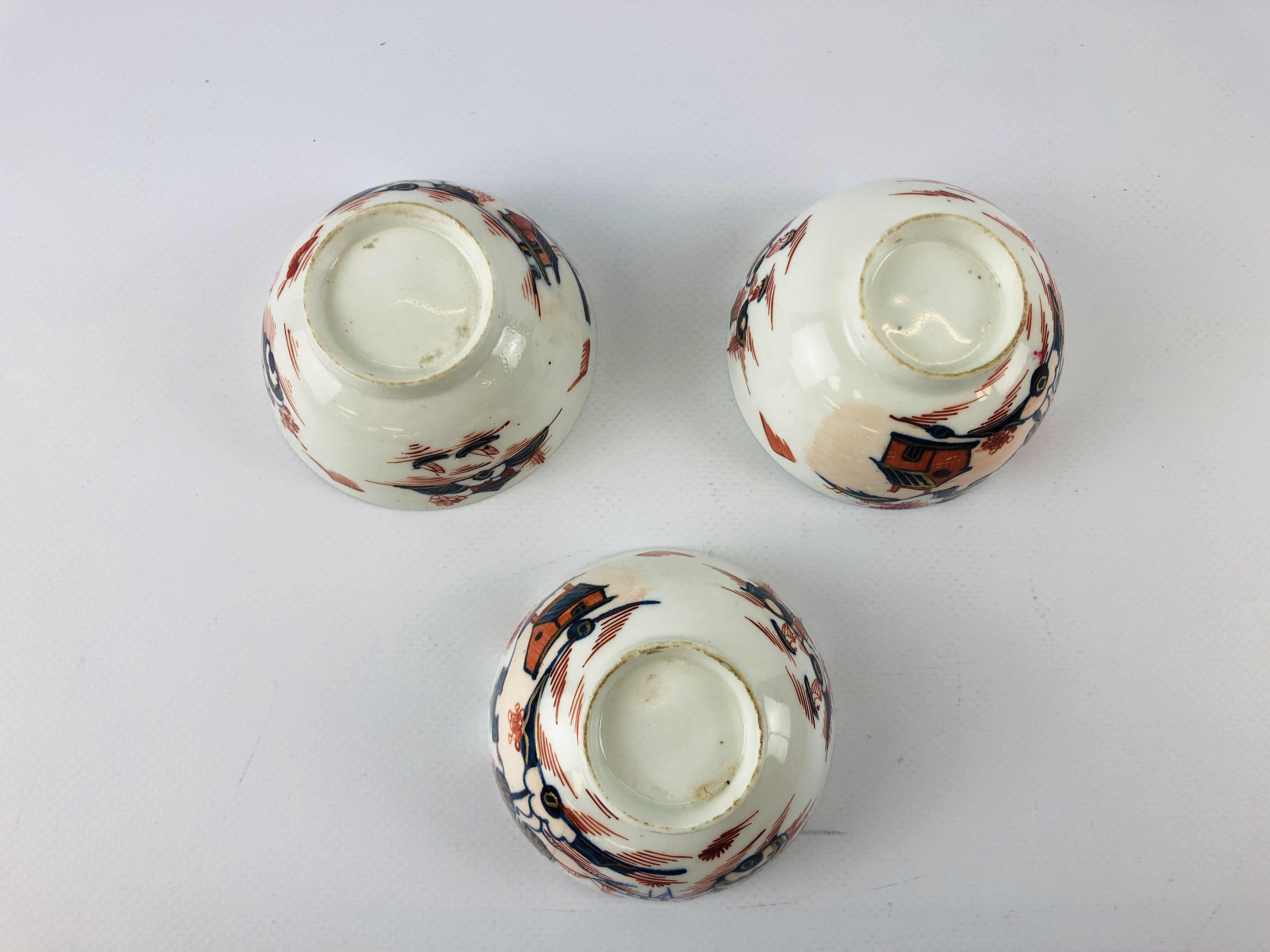 THREE LOWESTOFT C.1790 TEA BOWLS AND SAU - Image 6 of 7