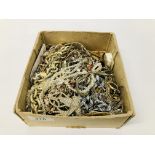 BOX OF COSTUME JEWELLERY TO INCLUDE CHAINS & BROOCHES + LARGE BAG OF NECKLACES & BEADS ETC