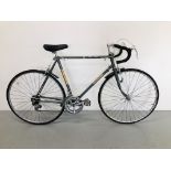 A GENTS RALEIGH 1970's TEN SPEED RACING BICYCLE 23 1/2 INCH FRAME (NEW TYRES AND REPLACEMENT CHAIN)