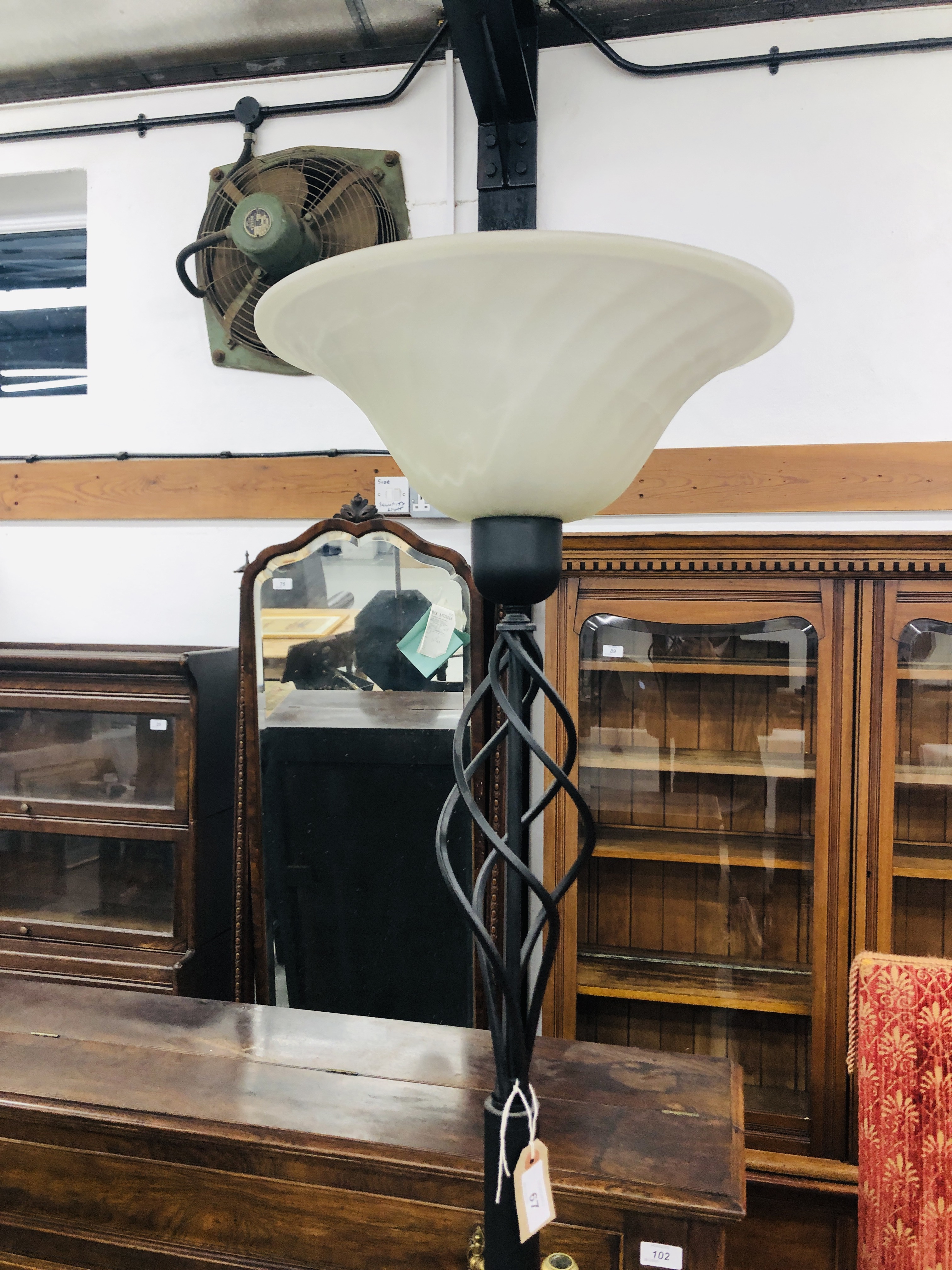 A MODERN UPLIGHTER WITH OPEN TWIST DETAIL AND OPAQUE GLASS SHADE - SOLD AS SEEN - Image 2 of 3